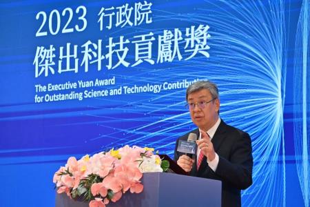 2023年12月6日行政院長陳建仁出席「2023年行政院傑出科技貢獻獎」頒獎典禮。