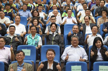 1070930賴清德院長出席台灣農業產學聯盟2018年年會和政策研討會_1 　共6張