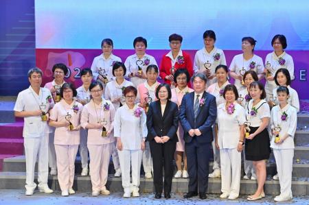 2024年5月9日行政院長陳建仁出席113年國際護師節慶祝大會　共10張