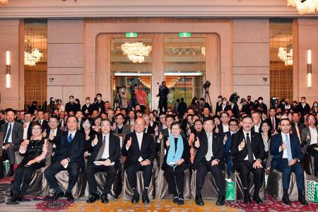 .2022年12月9日行政院長蘇貞昌出席台灣觀光協會捐贈人年會暨66週年慶祝茶會3 　共3張