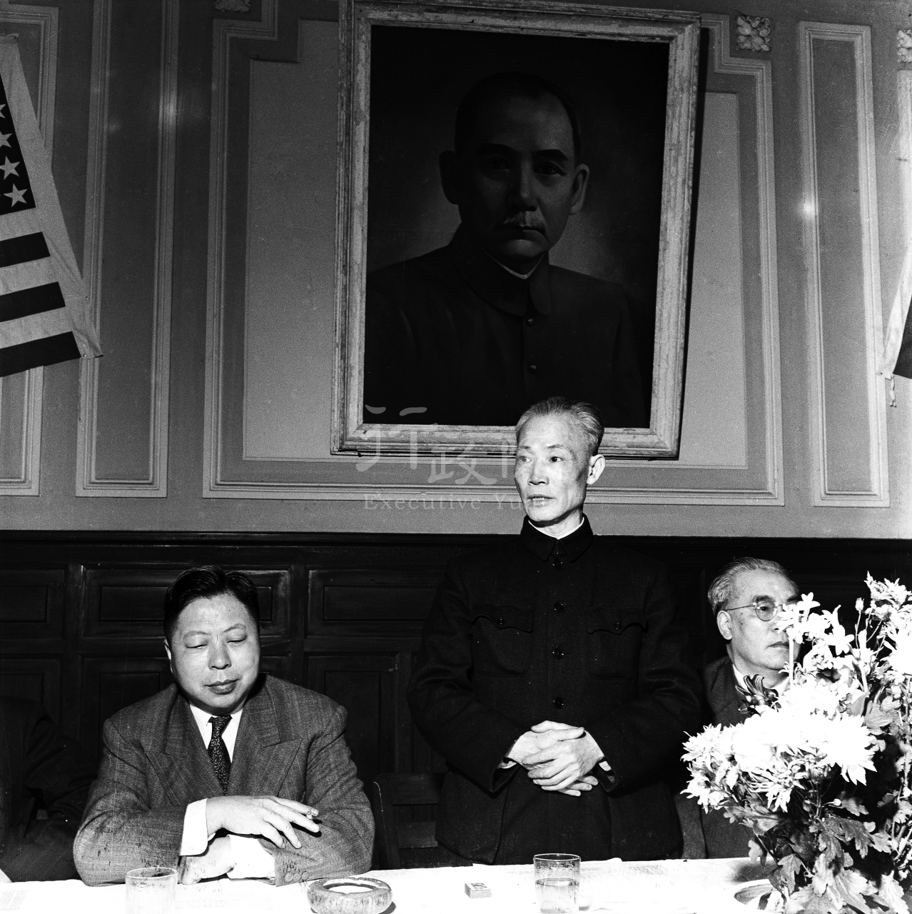 1953年01月01日陳誠院長主持會議 共1張 　共1張