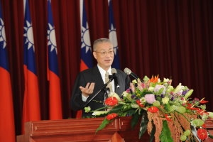 吳院長出席財政部99年慶祝稅務節暨表揚優秀與資深稅務和關務人員大會 　共1張
