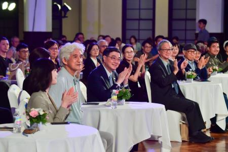 2026年8月5日行政院長卓榮泰出席「第45屆行政院文化獎頒獎典禮」 　共8張