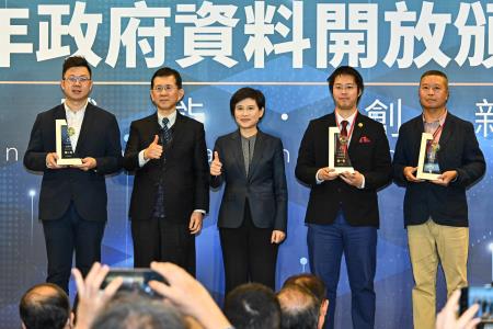 2025年3月10日行政院副院長鄭麗君出席113年政府資料開放頒獎典禮5　共7張