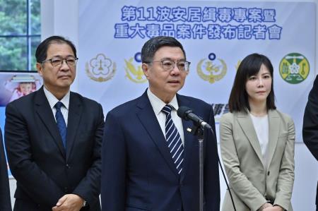 卓院長今(27)日出席「第11波安居緝毒專案」成果記者會受訪照片