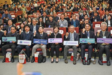 2026年1月21日行政院副院長鄭麗君出席「公民社會的淨零沙盒實驗—社區到政策的雙螺旋」聯合成果交流會　共6張