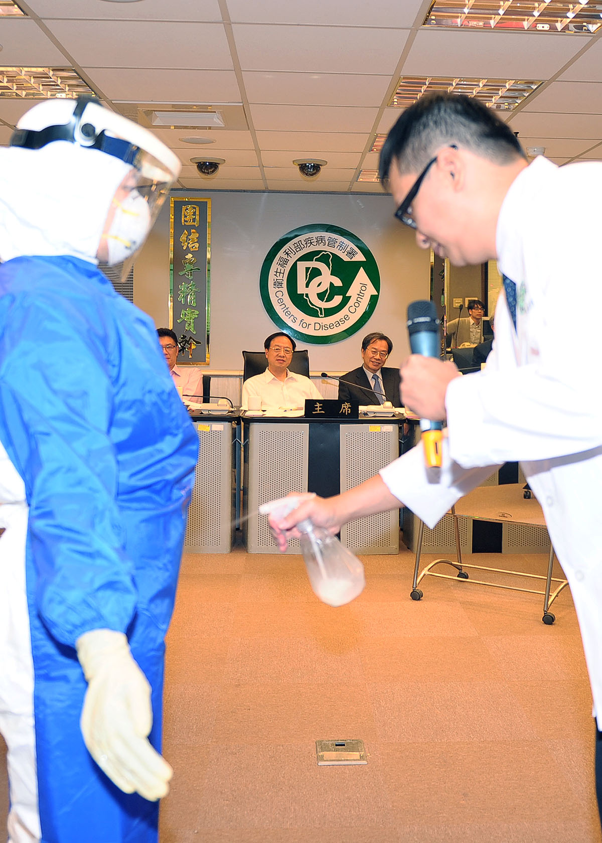 江揆責成衛福部持續監控伊波拉疫情 強調我國不能掉以輕心 　共3張