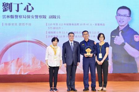卓院長今(13)日出席113年行政院模範公務人員頒獎典禮照片 共9張　共10張