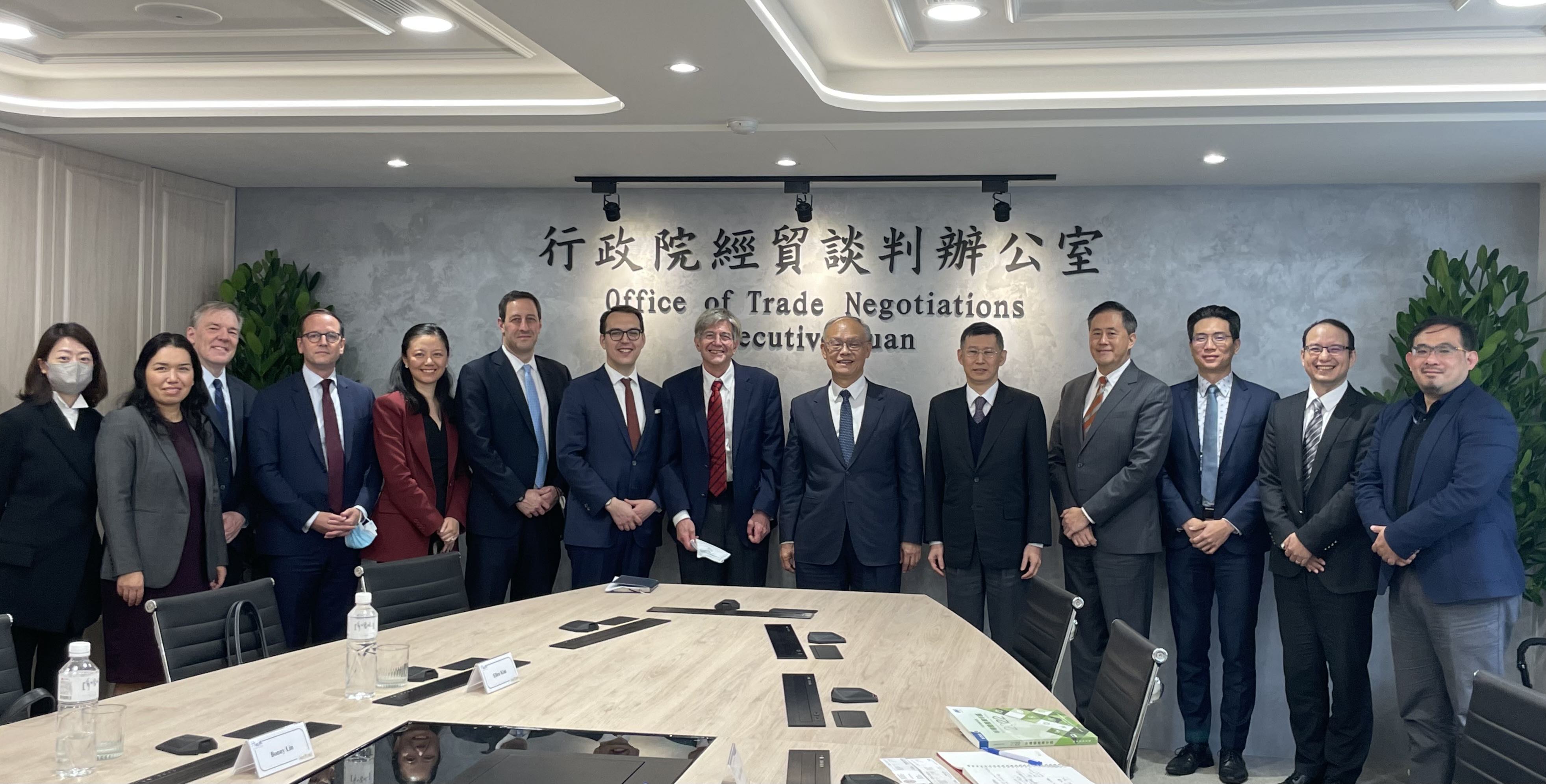 「戰略暨國際研究中心」_CSIS_學者專家訪問團拜會本辦公室.jpg