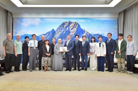 2025年9月19日行政院長卓榮泰接見釋昭慧法師一行　共10張