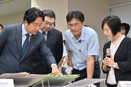 2024年7月15日行政院長卓榮泰解嚴紀念日視察「政治檔案開放應用情形」9　共9張