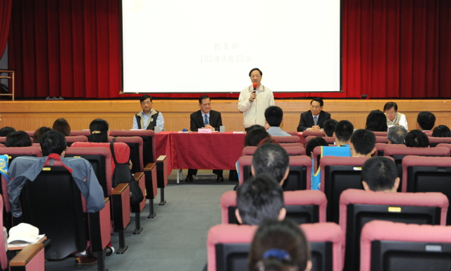 江院長出席教育人員年金制度改革座談會 　共1張