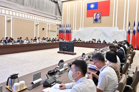 鄭副院長今(12)日主持113年第1次行政院國土安全政策會報照片 共2張 　共2張