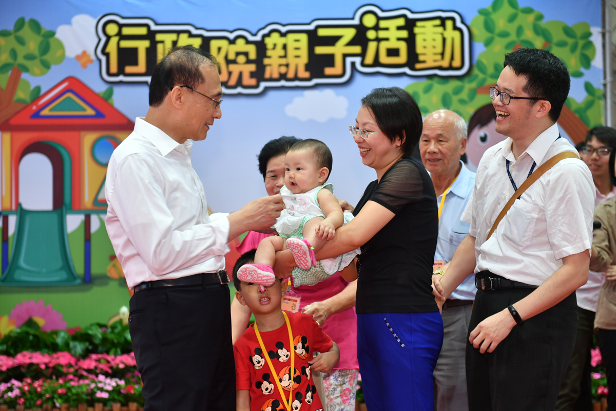 政院舉辦親子日活動 林揆：改善子女養育環境　共4張