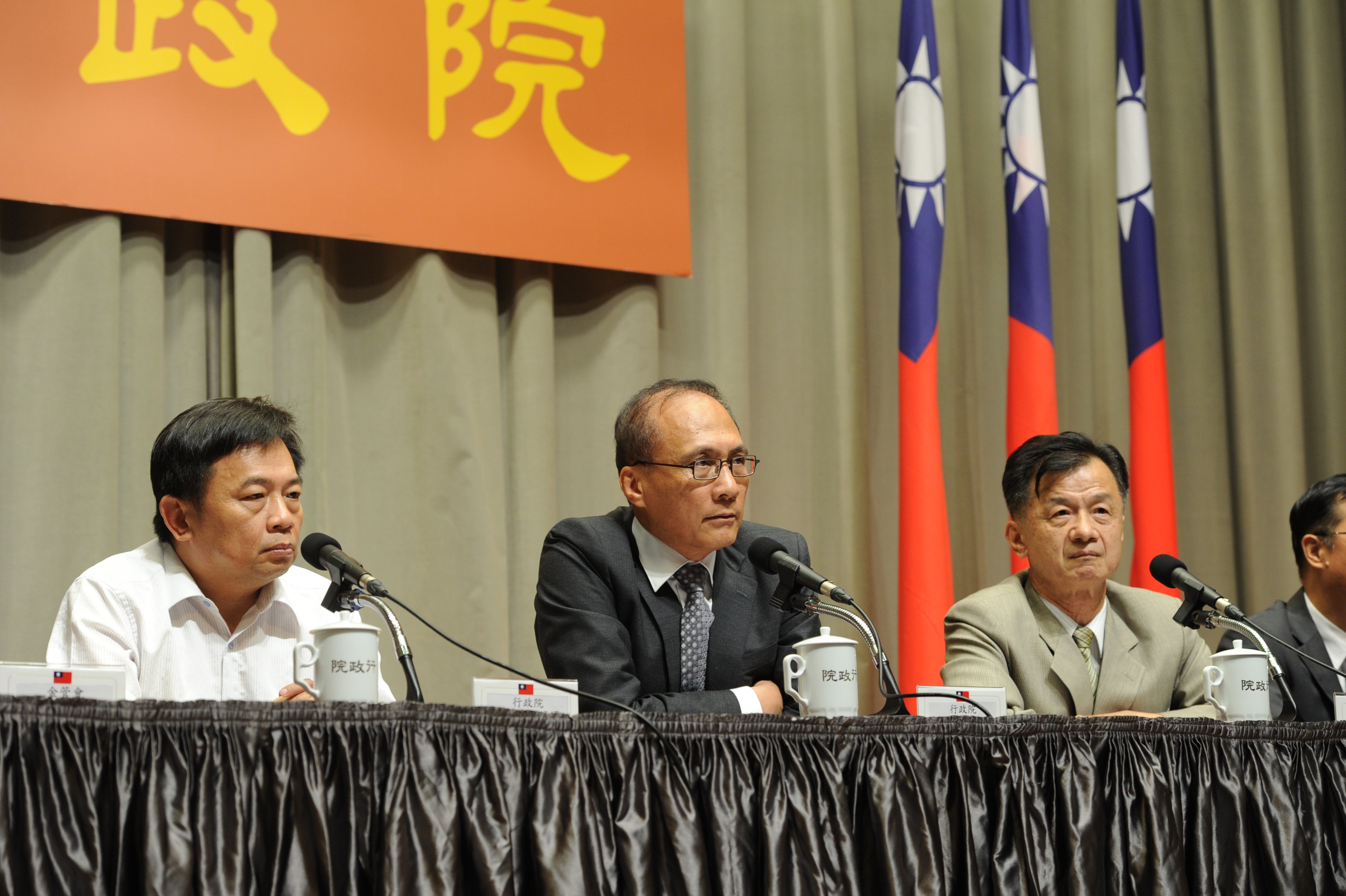 林揆：無上限儘速查明兆豐案事實 徹查相關人員及責任 　共3張