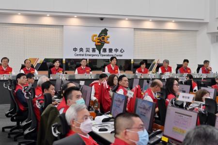 2024年10月31日行政院長卓榮泰陪同總統視導康芮颱風中央災害應變中心第五次工作會報。　共7張