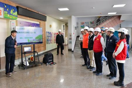 2025年1月21日行政院長卓榮泰視察楠西國民小學受損情形。