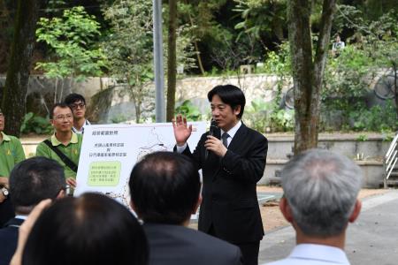 1070729行政院長賴清德視察地理中心碑園區_1