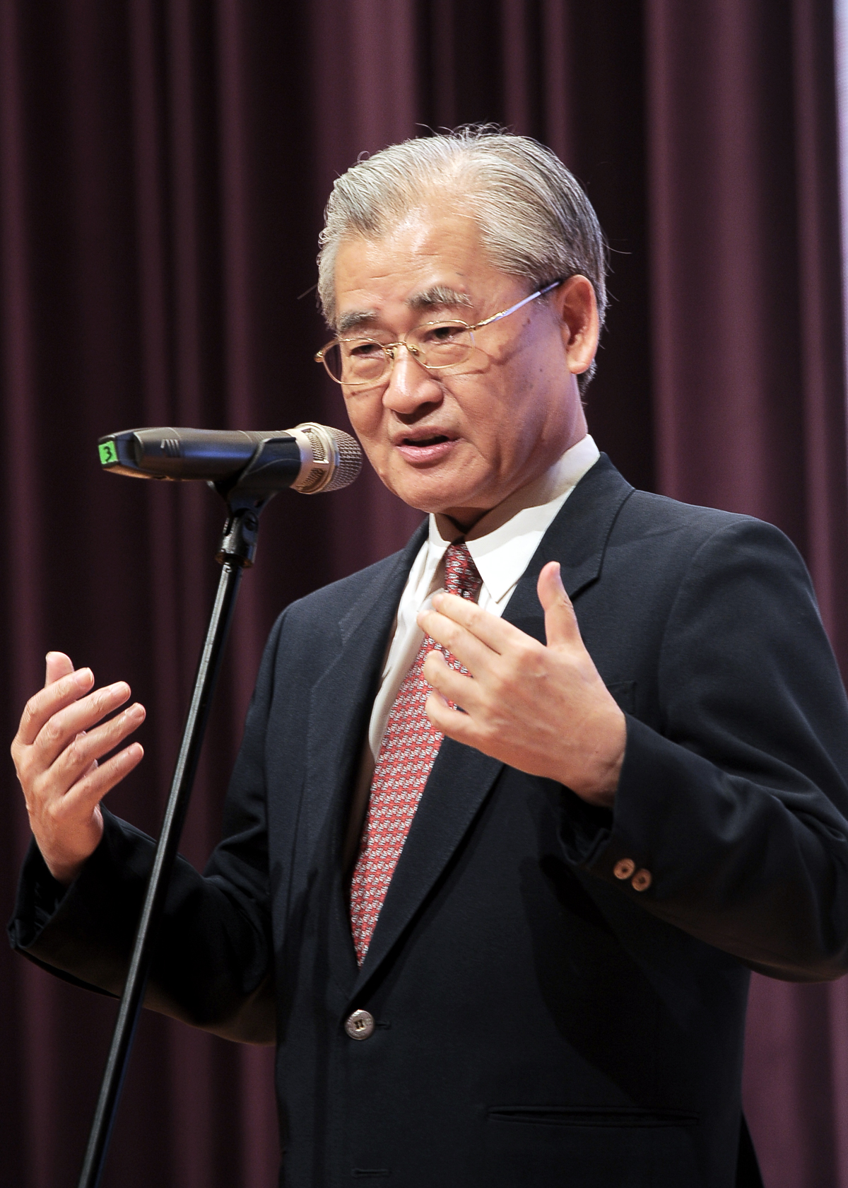 毛揆：加速倍增社區照顧關懷據點 讓長者愉快在地安老 　共2張