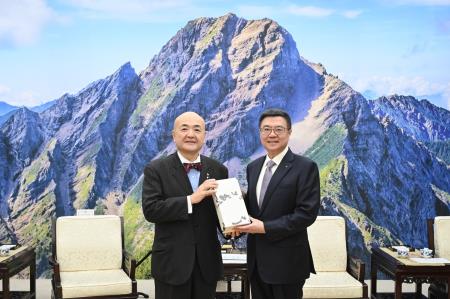 卓院長今(30)日接見日本台灣交流協會台北事務所片山和之代表一行照片 共6張　共6張