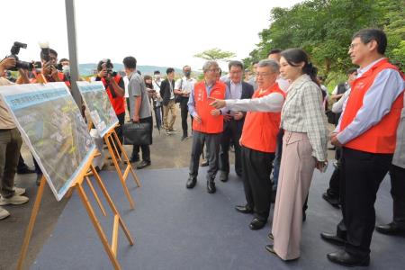 2023年6月12日行政院長陳建仁視察白匏湖運動休閒生態園區暨社會住宅興建計畫。　共13張