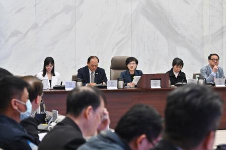2025年11月27日行政院副院長鄭麗君主持中央災害防救會報第52次會議　共6張