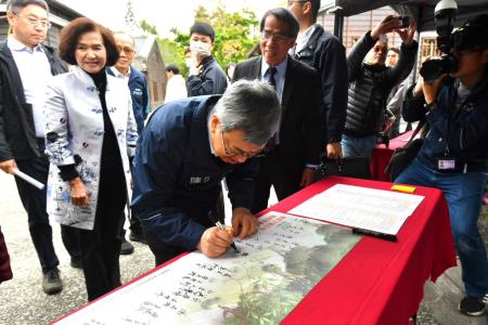 2024年3月10日行政院長陳建仁出席「傳承下個百年 植樹羅東林場」植樹活動3
