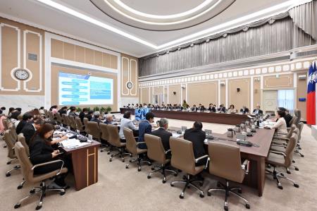 2024年10月30日行政院長卓榮泰主持行政院經濟發展委員會第2次會議（下半場）。 　共6張
