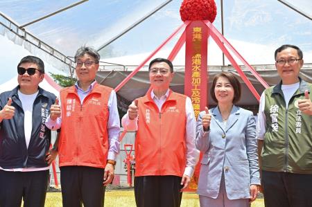 2024年7月22日行政院長卓榮泰出席「東港鹽埔漁港水產加工及冷鏈物流中心興建工程」動土典禮。