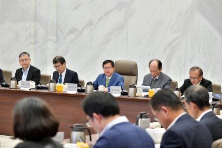 2023年12月29日行政院副院長鄭文燦主持「112年行政院國土安全政策會報」_S__195895389_0 　共4張