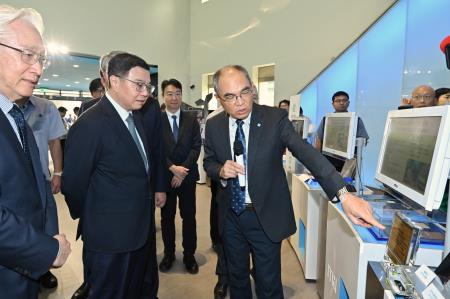 2024年8月6日行政院長卓榮泰視察工研院創新科技成果1　共11張