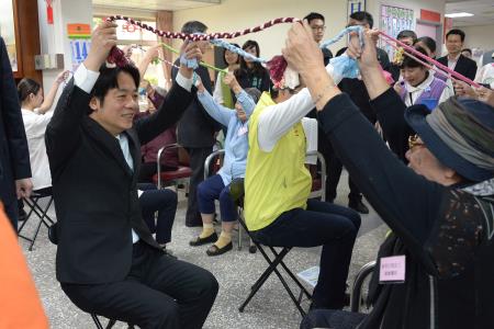 賴院長視察長照2.0耕莘醫院日間照顧中心-1