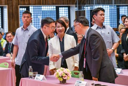 2025年5月19日行政院長卓榮泰出席屏科半導體供應鏈進駐啟動典禮_2 　共8張