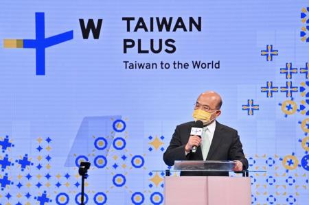 2022年10月3日行政院長蘇貞昌出席Taiwan Plus電視頻道開播記者會　共2張