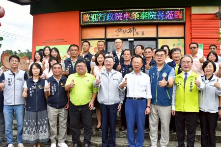 2025年9月21日行政院長卓榮泰視察嘉義縣番路鄉農會冷鏈運用及新廠規劃情形 　共5張