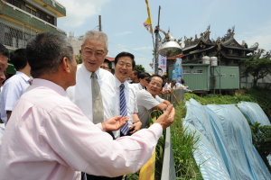 吳揆視察南投縣名間鄉松山村排水改善及北岸養護工程 　共1張