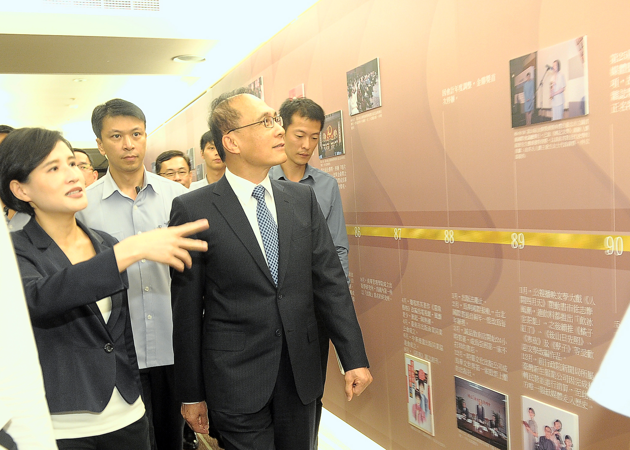 林揆頒發第40屆金鼎獎 期出版業求新求變面對數位閱讀挑戰 　共4張