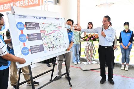 卓院長今（1）日視察「高雄～屏東間東西向第2條快速公路」興建規劃照片 共7張_3　共7張