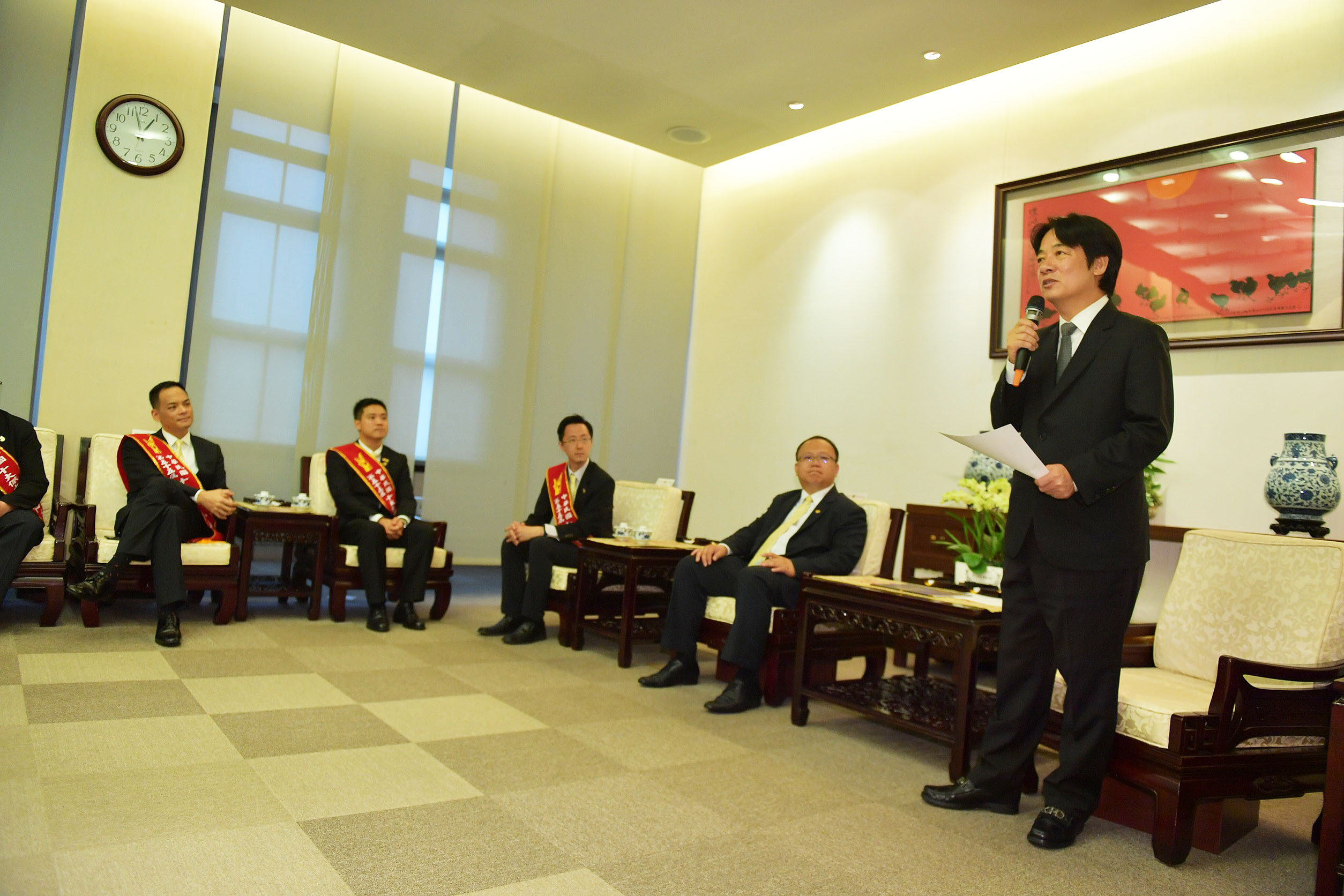 賴揆期勉十大傑出青年發揮影響力 成為年輕朋友學習典範　共4張