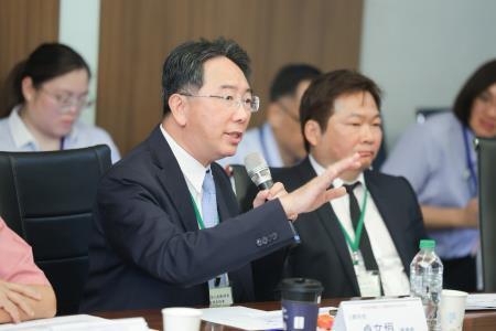 2025年8月14日行政院長卓榮泰參訪慶鴻機電並與機械（含工具機）業者交流座談會 　共15張