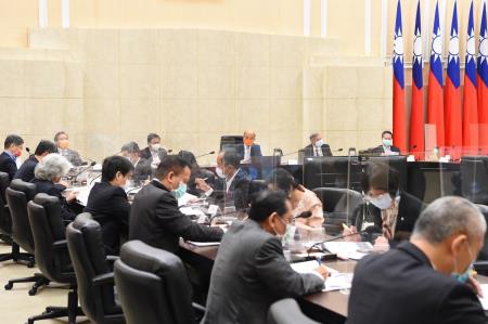2021年10月25日行政院長蘇貞昌主持行政院性別平等會第24次委員會議2 　共3張