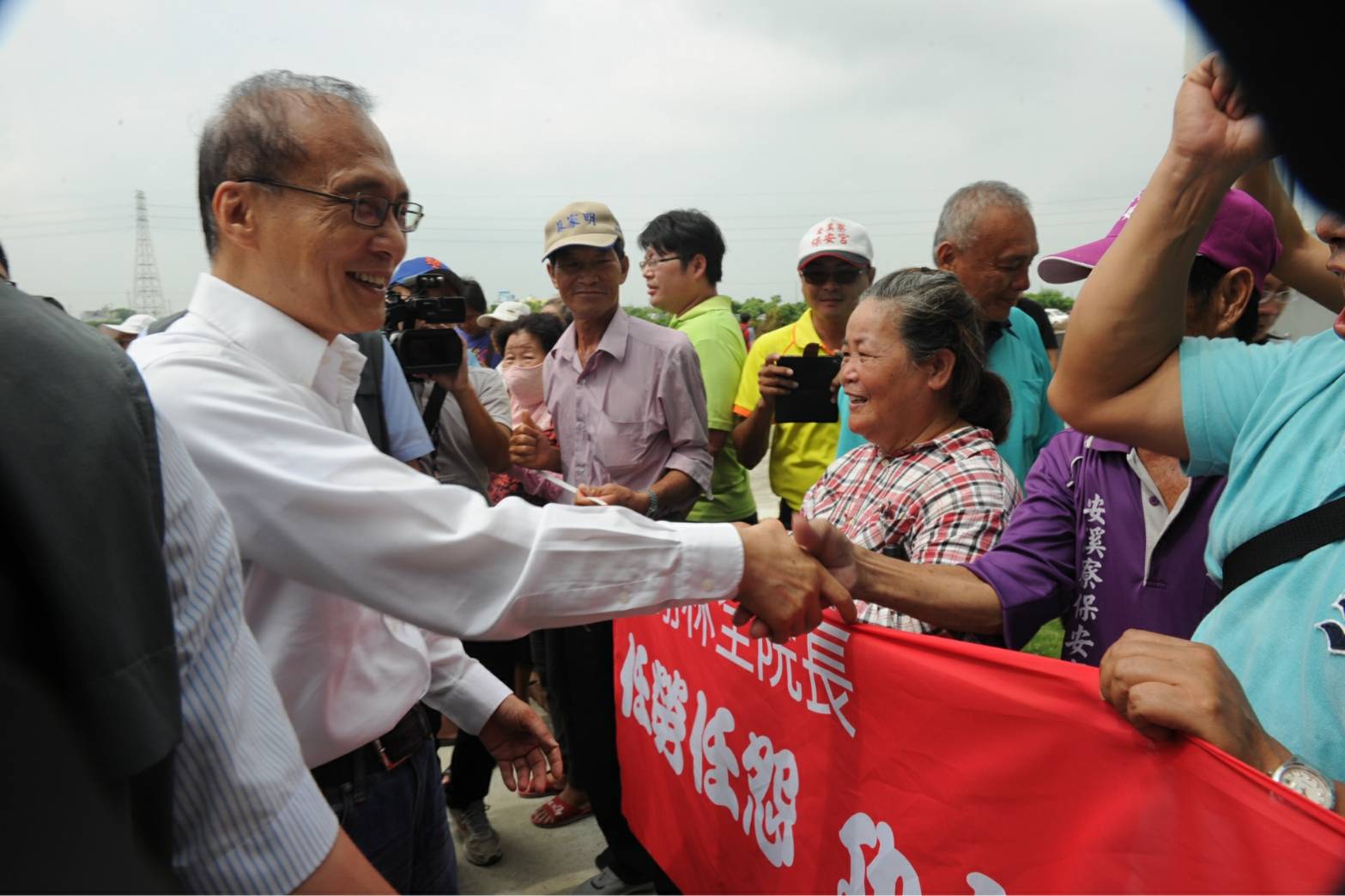 林揆：推動養豬業沼氣發電  達成循環經濟並解決我國環境及供電問題