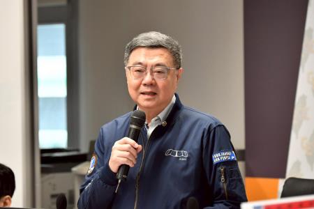 2026年2月14日行政院長卓榮泰慰勉消防署救災救護指揮中心春節留守值勤人員　共8張