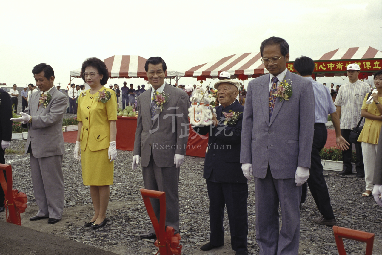 1997年9月28日行政院長蕭萬長主持國立傳統藝術中心開工典禮 共1張 　共1張