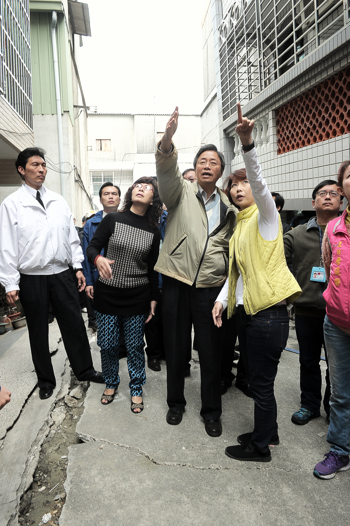 關切土壤液化與學校災損情形 張揆赴臺南視察 　共4張
