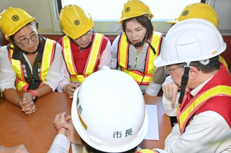 2024年8月1日行政院長卓榮泰視察臺鐵後壁至南靖段鐵路路基沖毀搶修情形