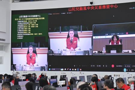 2024年10月2日行政院長卓榮泰視導「視導山陀兒颱風中央災害應變中心」5