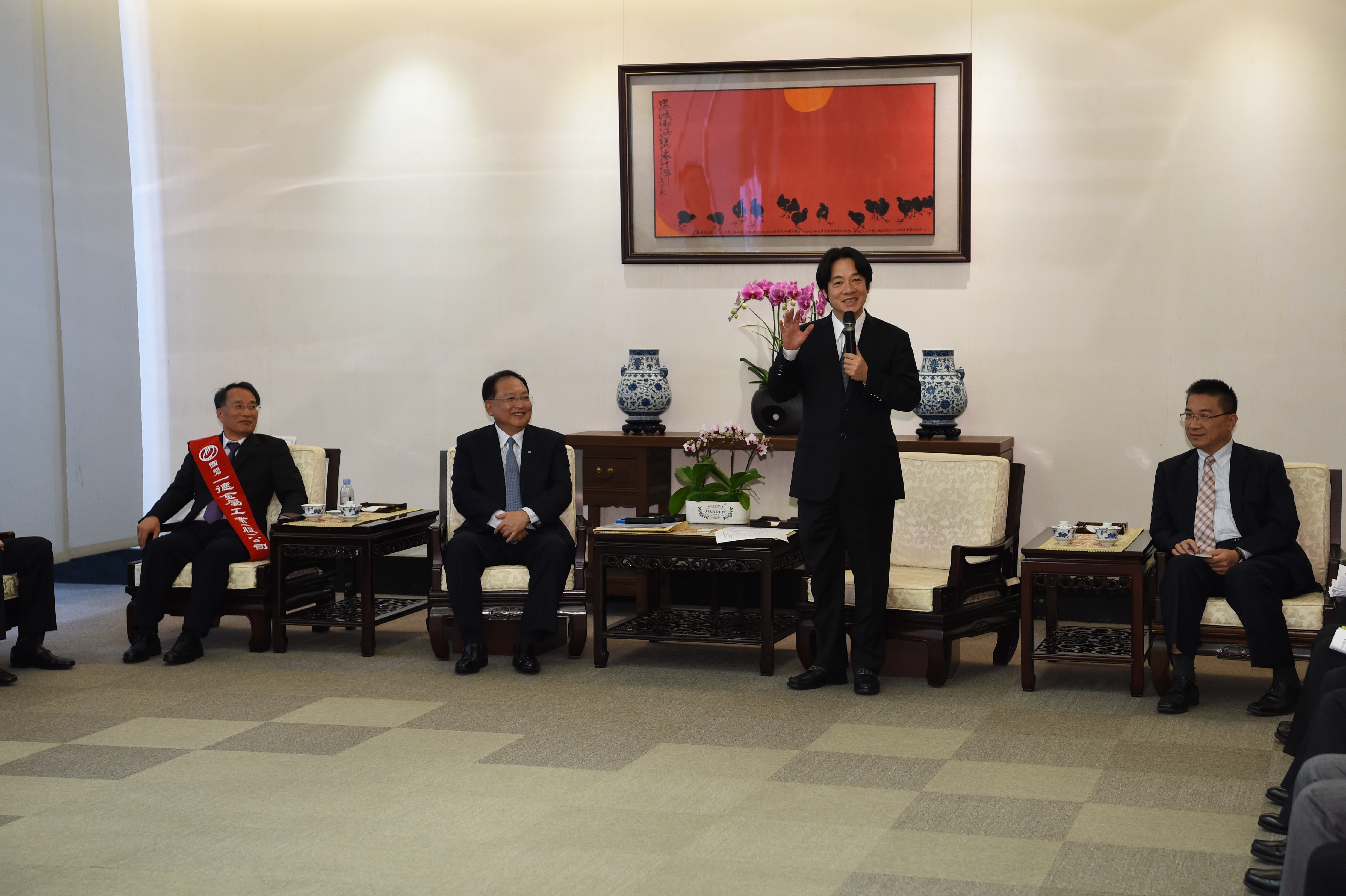 .接見磐石獎得獎企業 賴揆：三個面向六項政策 促進台灣經濟發展 　共5張