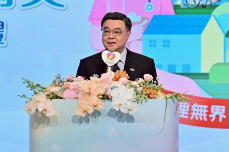 2026年5月2日行政院長卓榮泰出席「2026第十五屆南丁格爾獎頒獎典禮」 　共10張