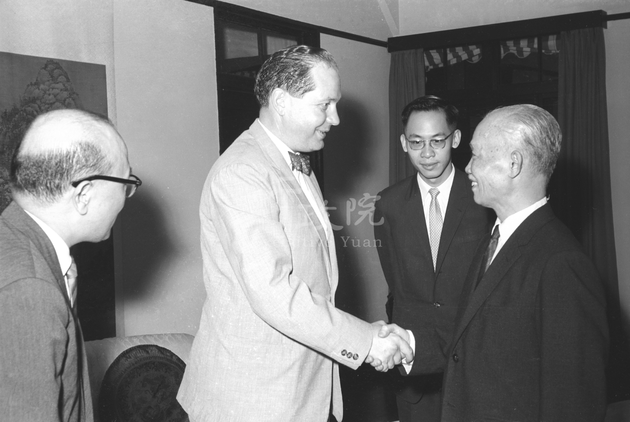 1962年9月29日副總統陳誠接見英國議員戴維森(John Biggs Davidson) 共1張 　共1張